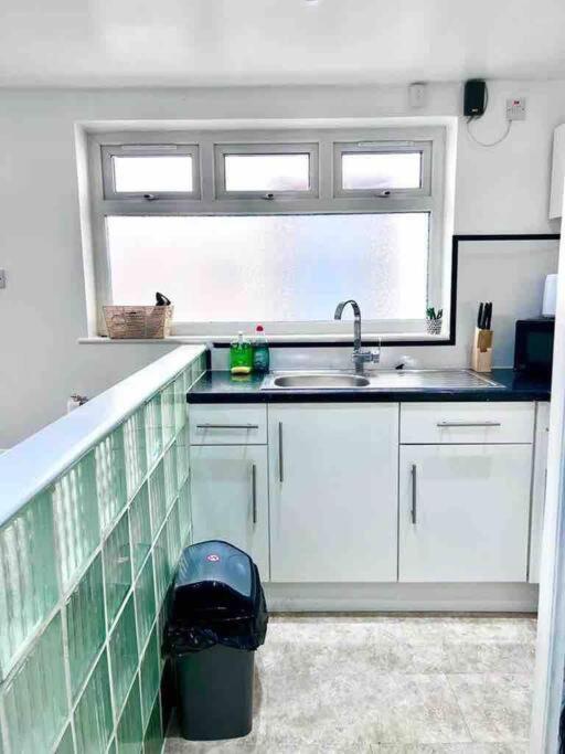 Studio Apartment In London Exteriör bild